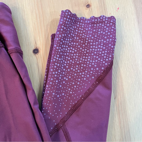 Lululemon size 2 scalloped leggings maroon - Picture 7 of 8